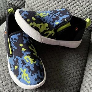 Waterproof slip-on shoes